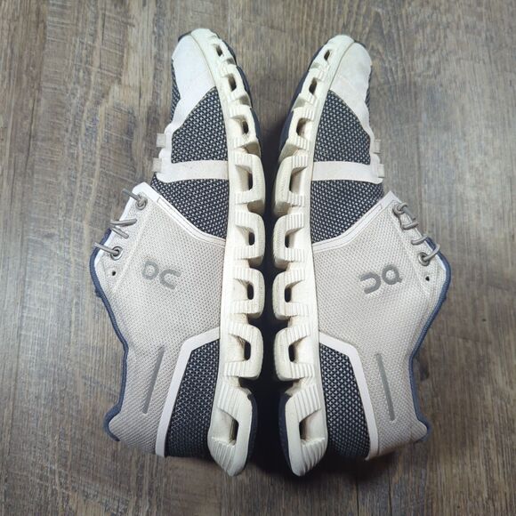 On Running Athletic Shoes in Black and Gray - Picture 8 of 12